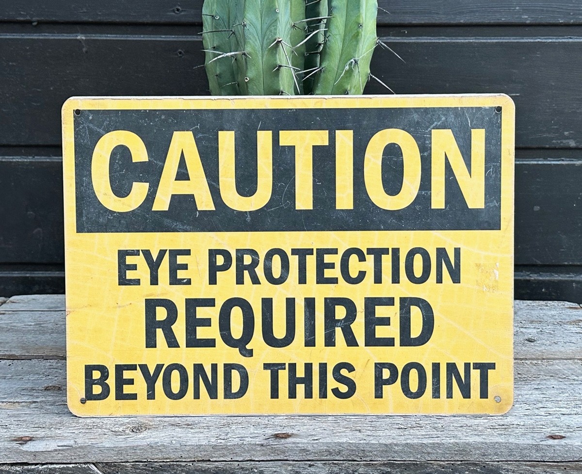 CAUTION - Eye Protection Required Beyond This Point Schild