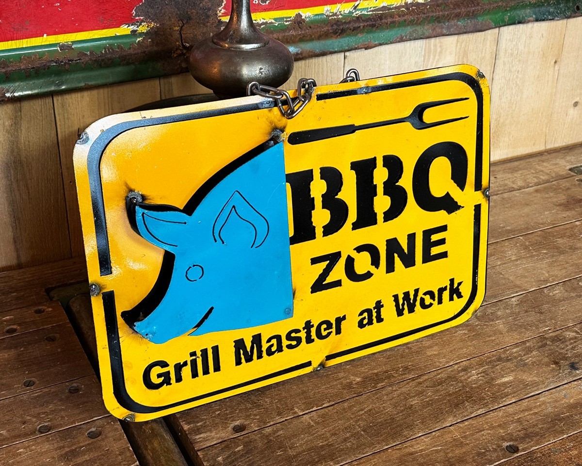 BBQ Zone mit Schwein Schild