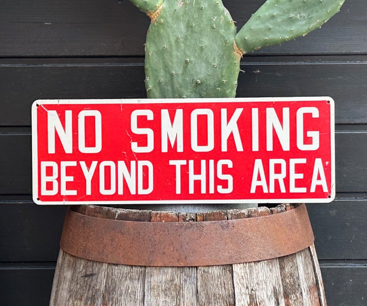 No Smoking Beyond This Area Schild