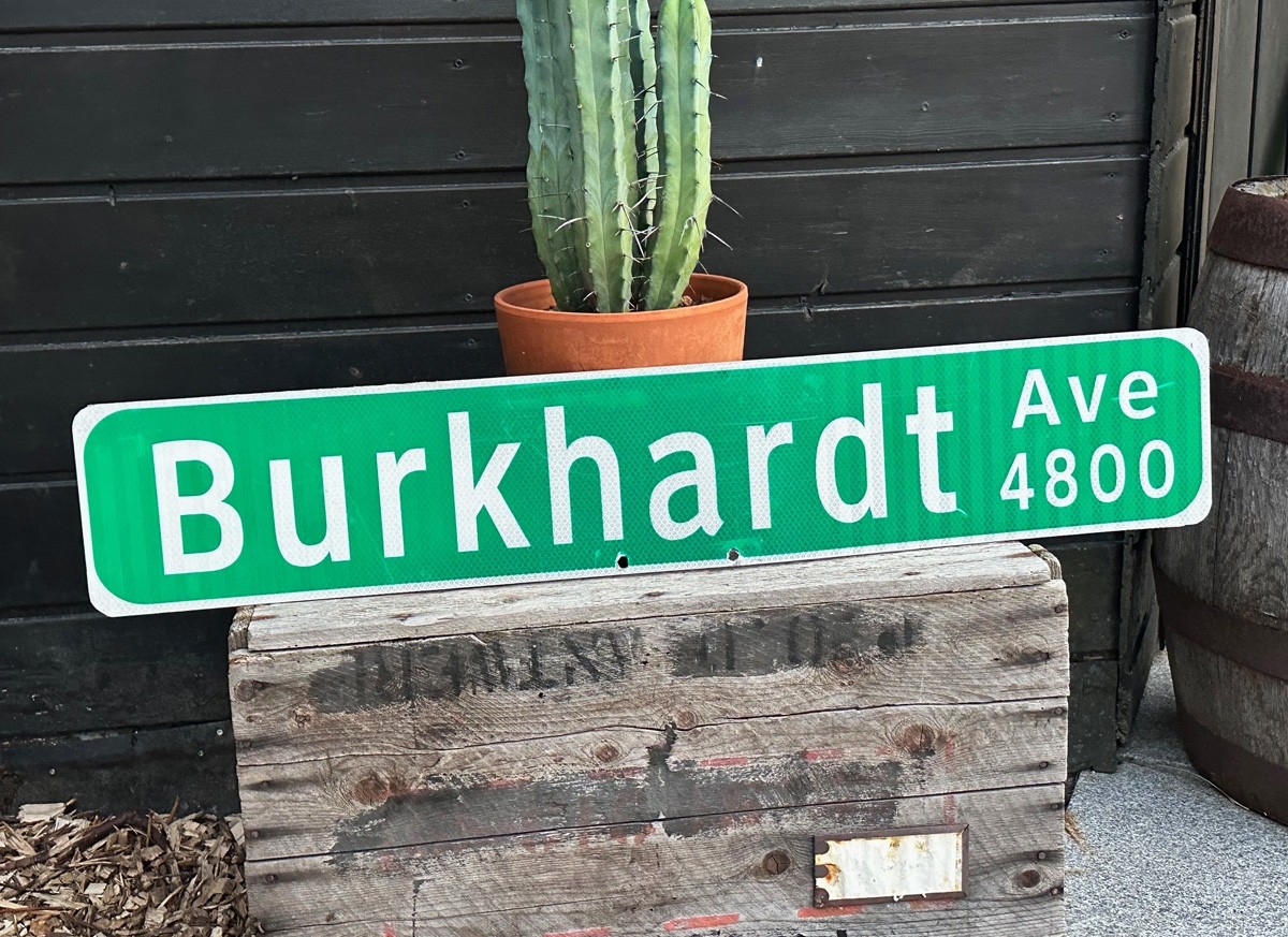 Burkhardt Avenue 4800 Straßenschild