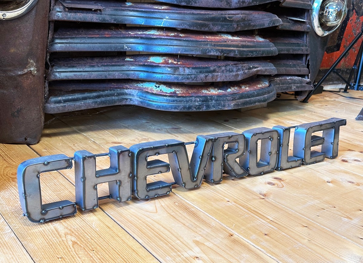 XXL Chevrolet Schriftzug