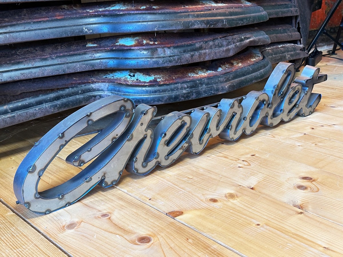 XXL Chevrolet Schriftzug