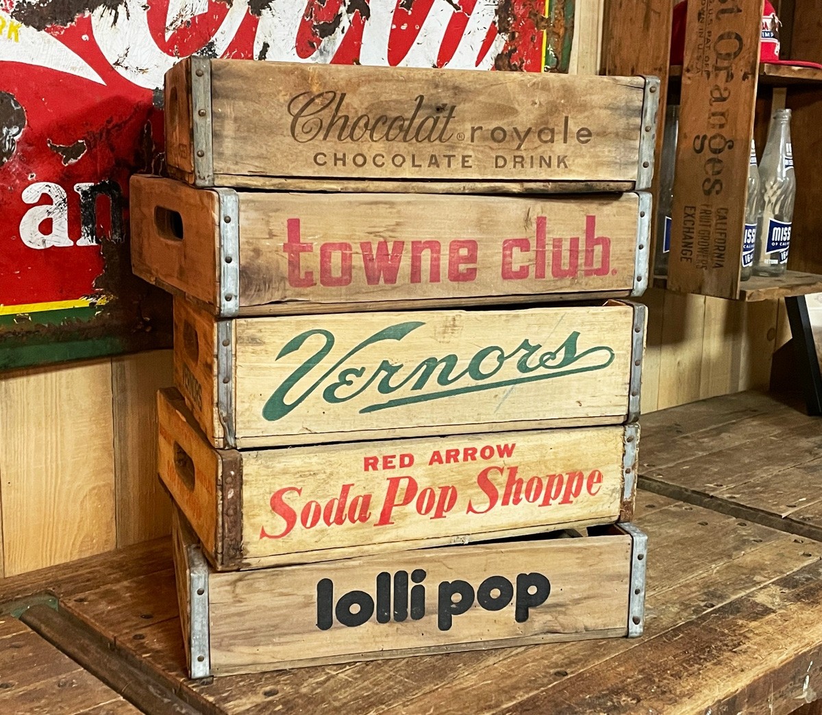 Lolli Pop, Red Arrow, Vernors, Towne Club & Chocolat Royal Getränkekisten Set