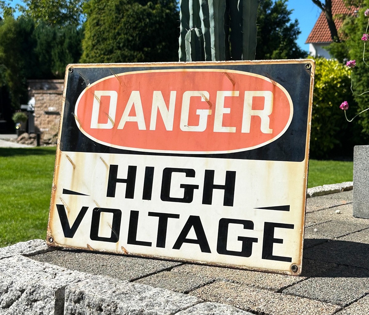 XL Danger - High Voltage Emailschild