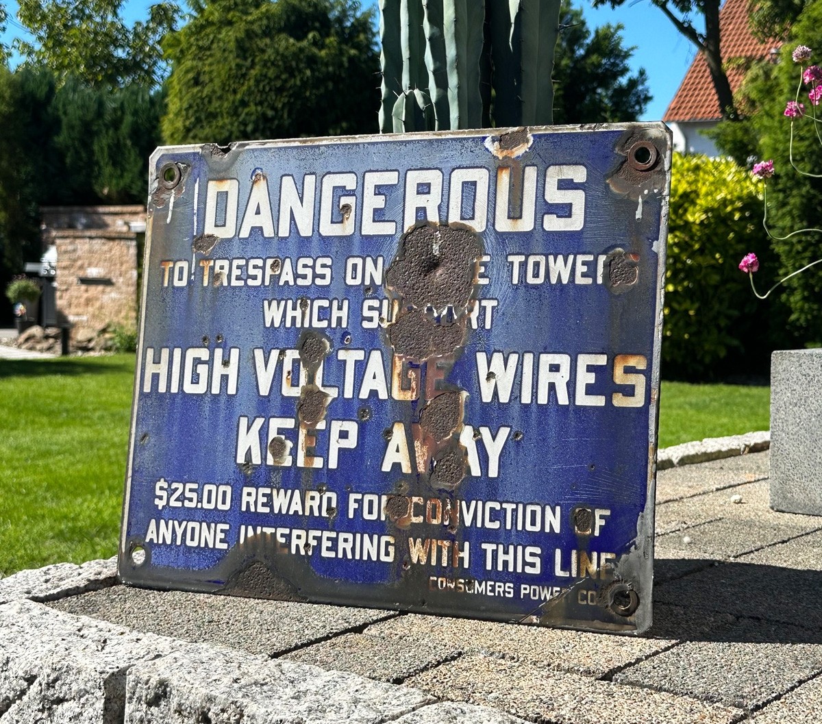 Dangerous - High Voltage Wires Keep Away Emailschild