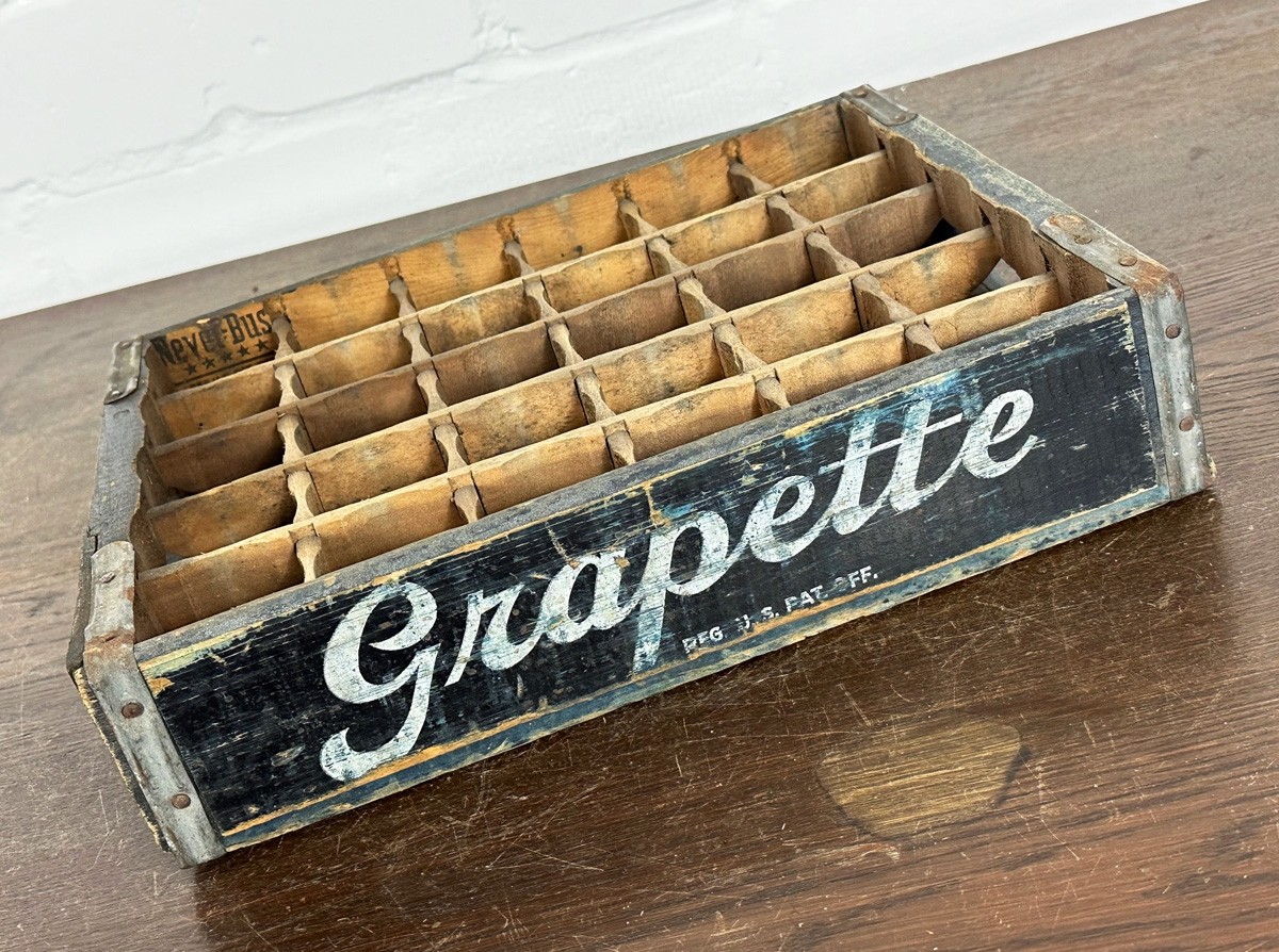 Grapette Soda Getränkekiste - 1946