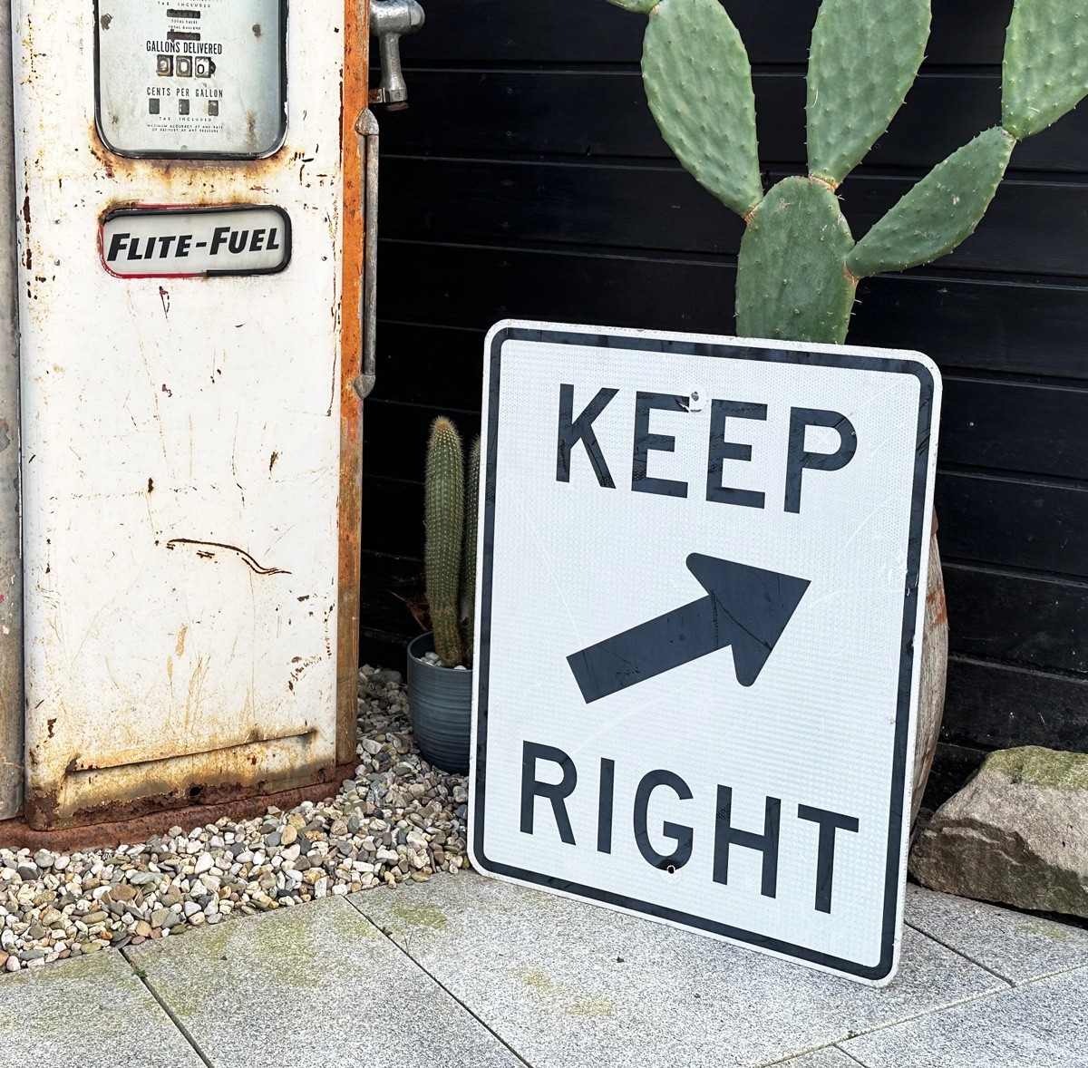 Keep Right Verkehrsschild