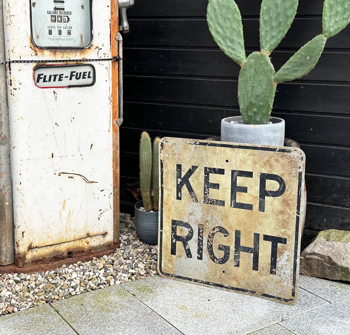 Keep Right Verkehrsschild