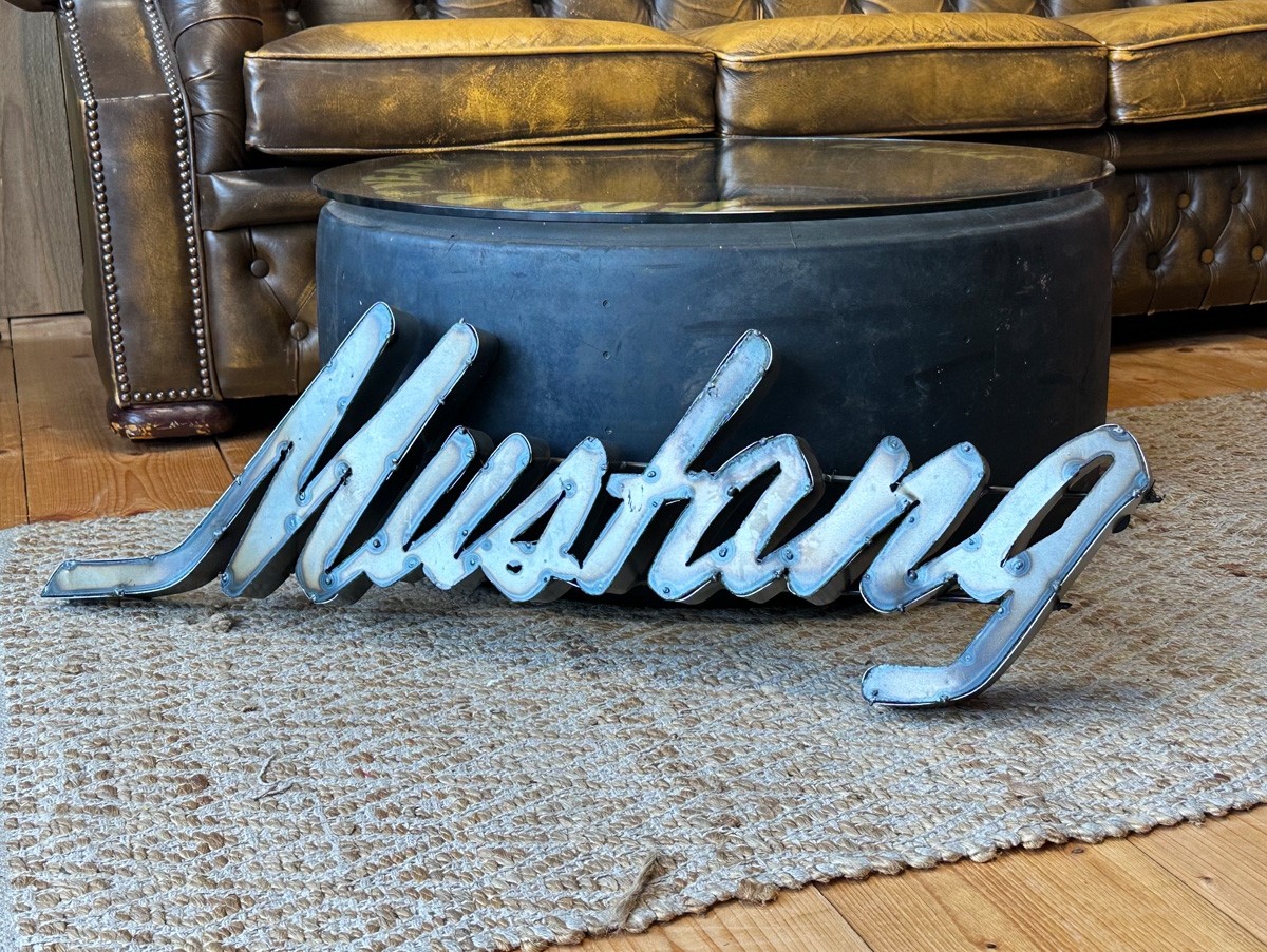 Mustang Schriftzug
