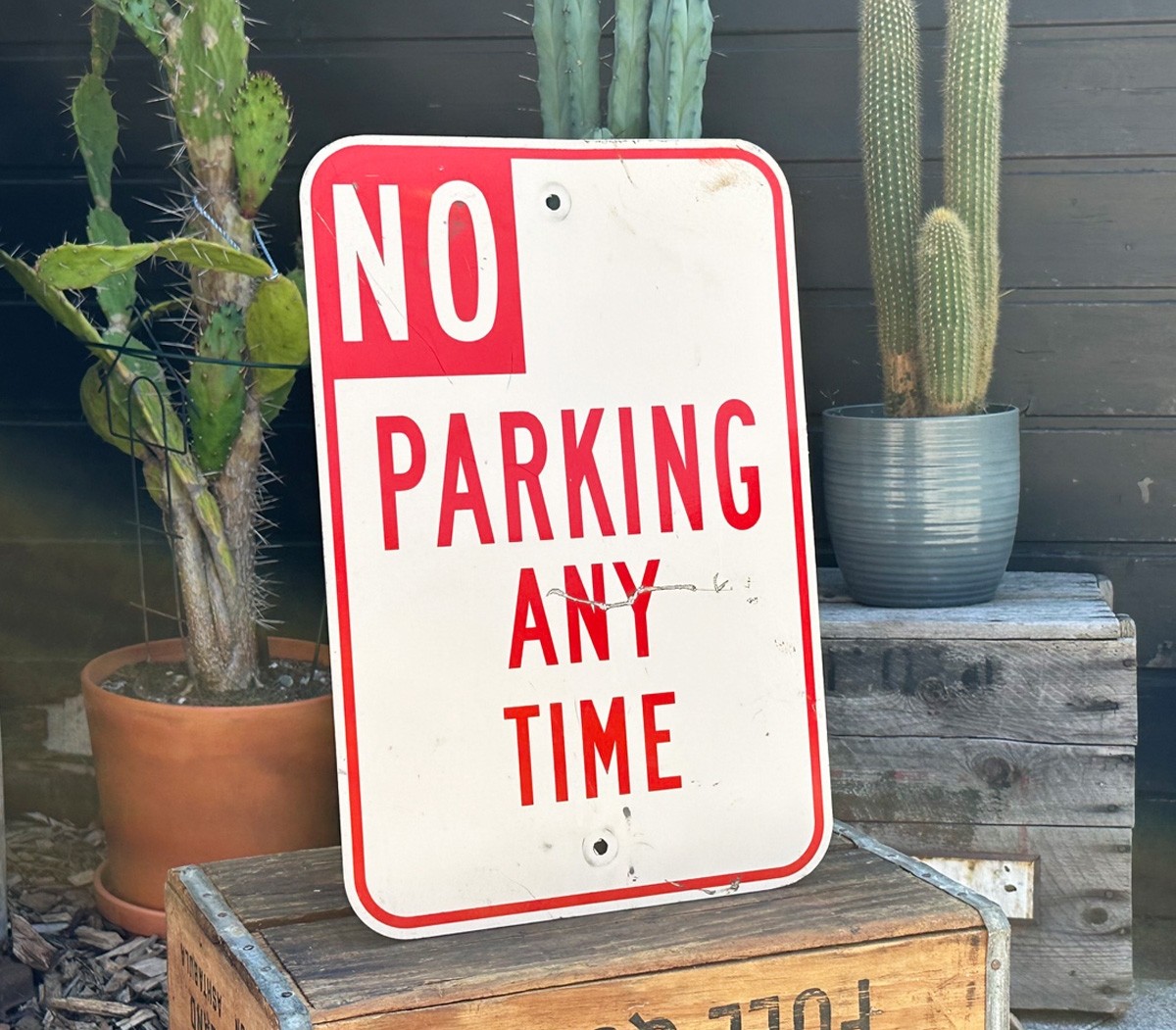No Parking Any Time Schild
