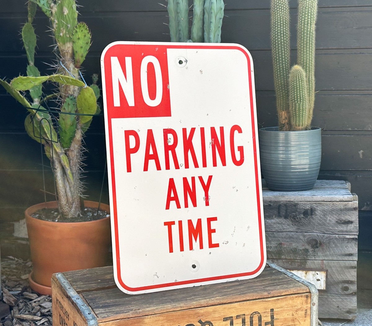 No Parking Any Time Schild