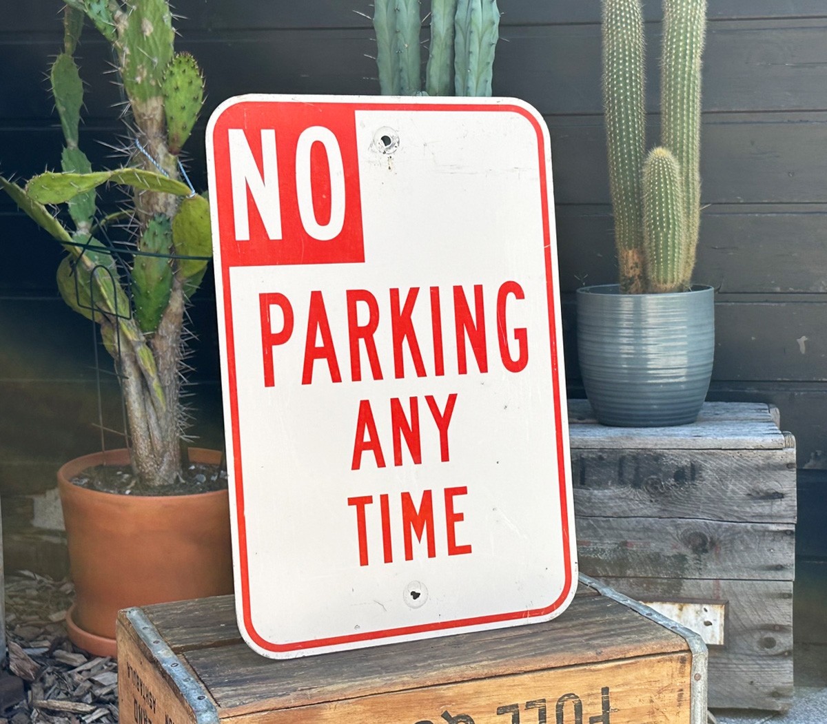 No Parking Any Time Schild