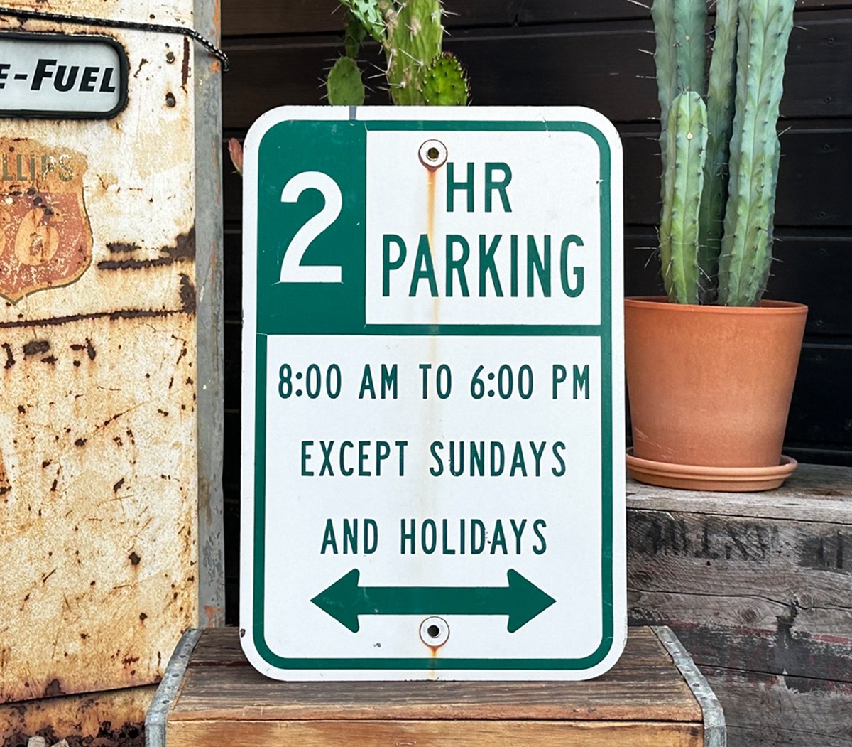 2 Hour Parking 8AM - 6PM Schild