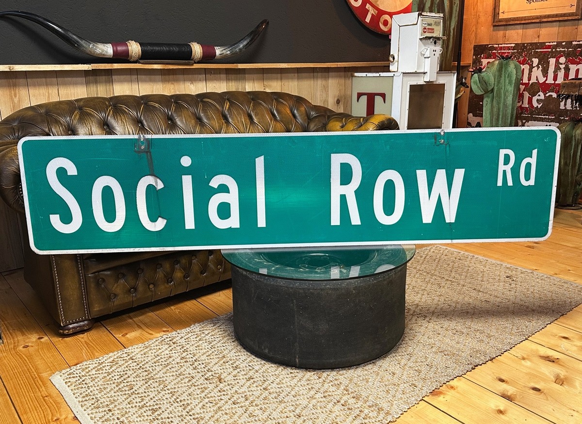 XXL Social Row Rd Straßenschild