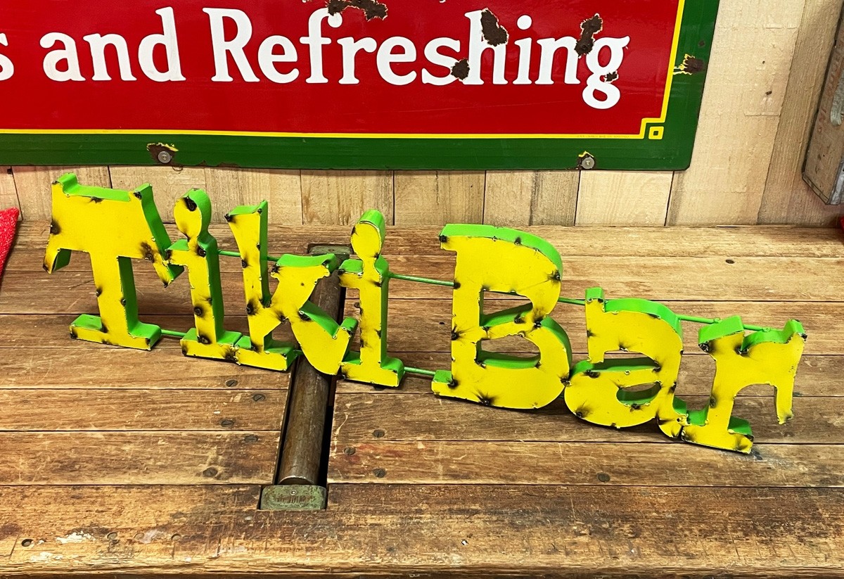 Tiki Bar Size L 3D Schriftzug