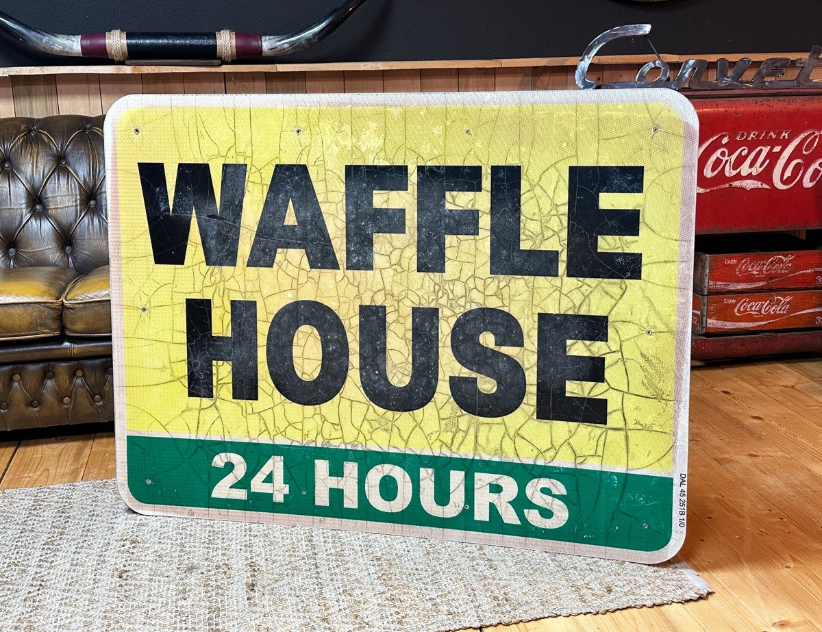 XXL Waffle House 24 Hours Schild