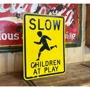 Slow Children at Play Verkehrsschild