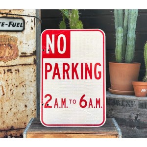 No Parking 2AM to 6AM Schild