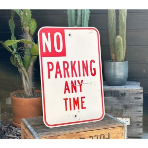 No Parking Any Time Schild