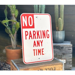No Parking Any Time Schild