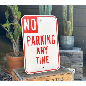 No Parking Any Time Schild