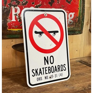 No Skateboards Verkehrsschild