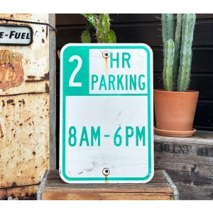 2 Hour Parking 8AM - 6PM Schild