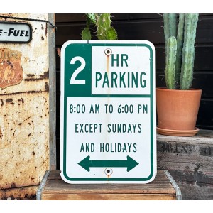 2 Hour Parking 8AM - 6PM Schild