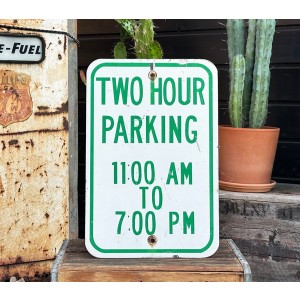 Two Hour Parking 11:00AM - 7:00PM Schild