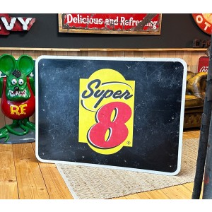 XXL Super 8 Motel Schild