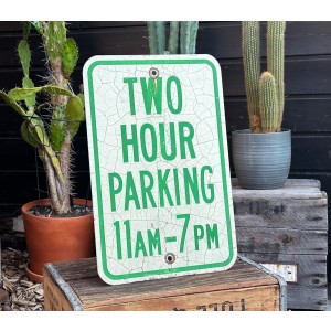 Two Hour Parking 11AM - 7PM Schild