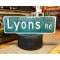 XXL Lyons Rd Straßenschild