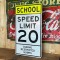 School Speed Limit 20 Verkehrsschild