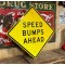 XXL Speed Bumps Ahead Verkehrsschild