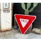 Yield Verkehrsschild